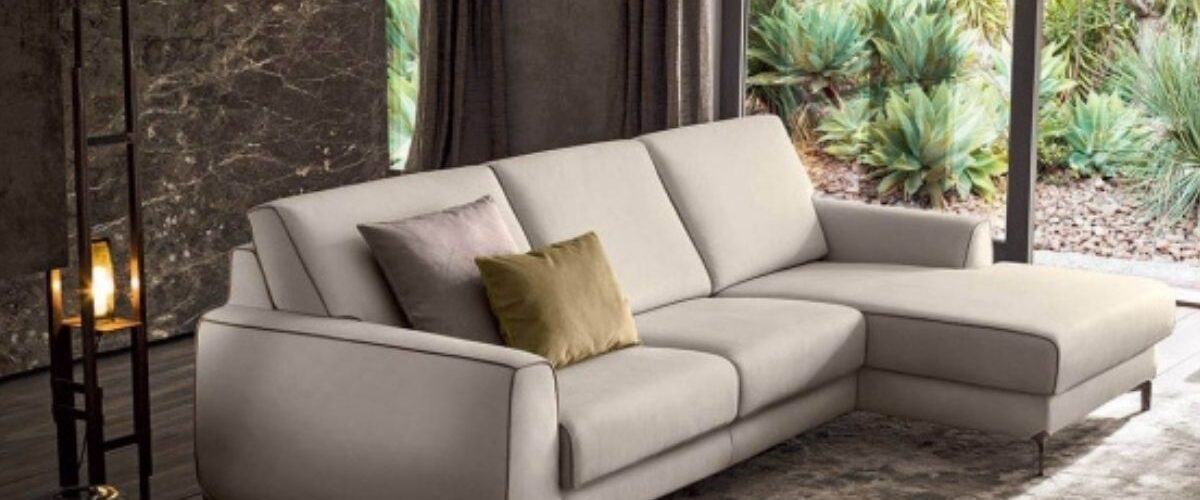 divano con chaise longue