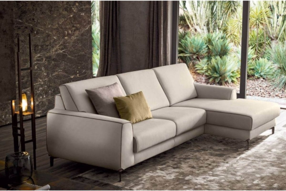 divano con chaise longue