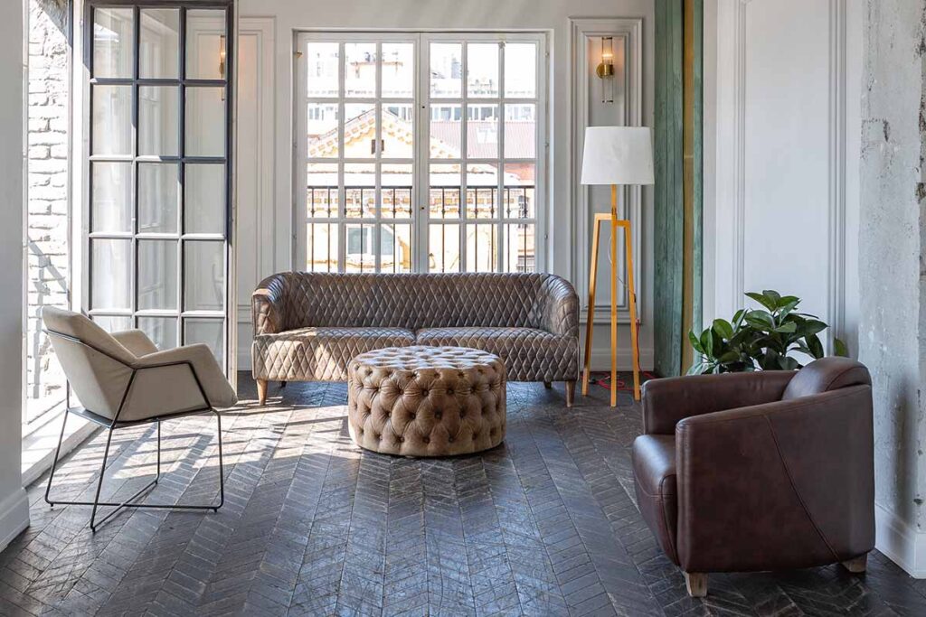 Come abbinare con gusto arredamento antico e design moderno?
