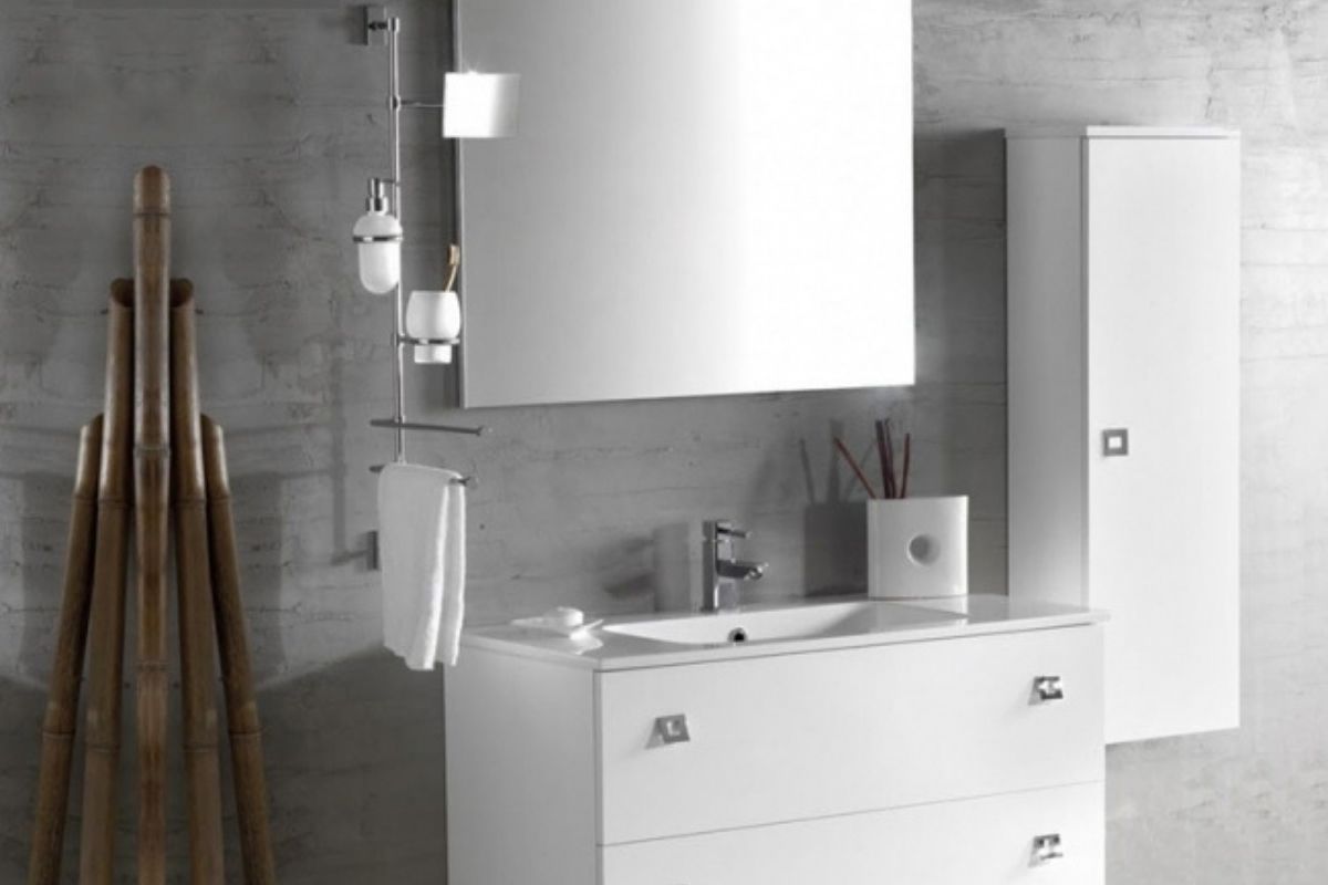make a small bathroom bigger