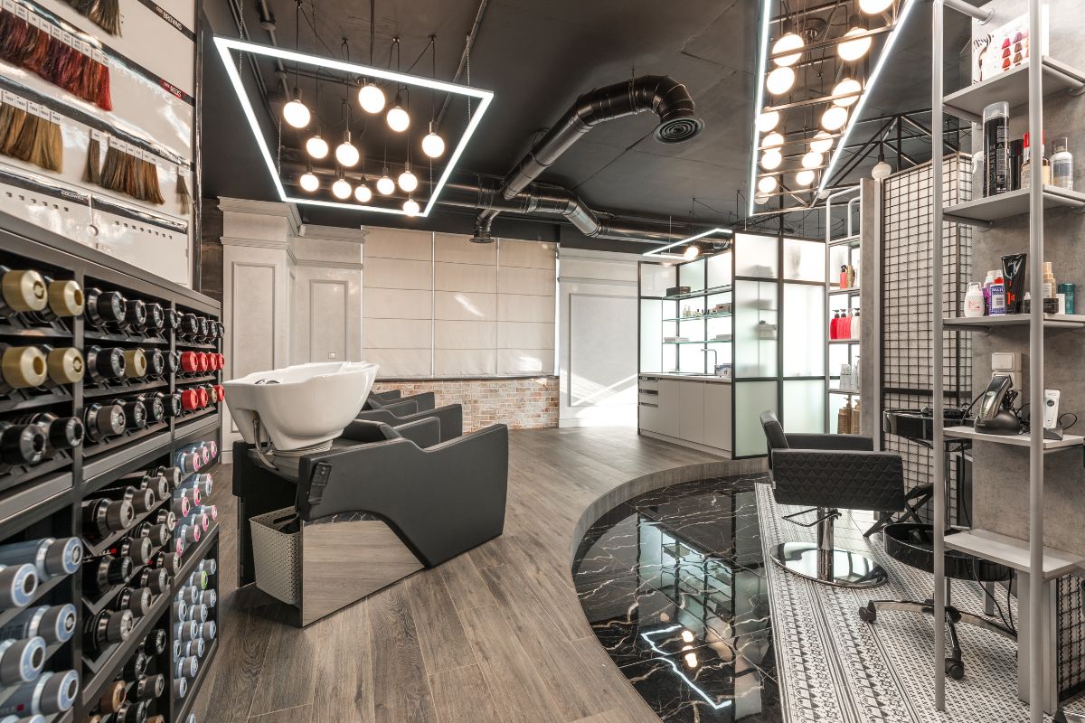 Arredare un salone di parrucchiere stile moderno