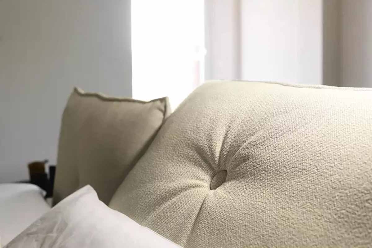 Enjoying comfortable reading: choosing the right bed for bed reading