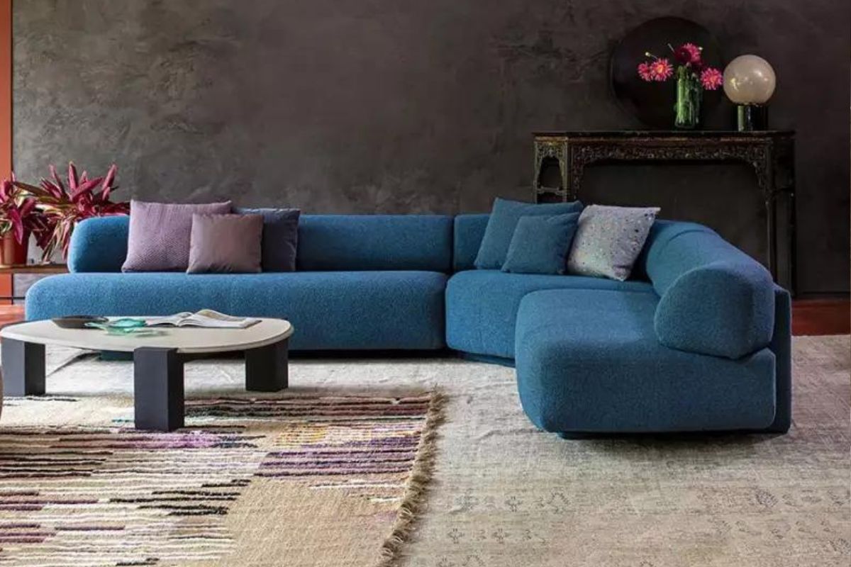 How to best match a blue sofa: 10 photos of perfect matches