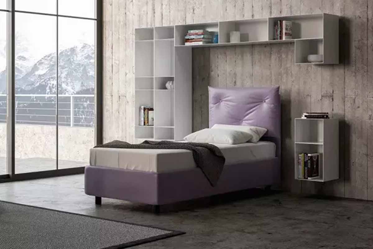 Bett mit Stauraum
