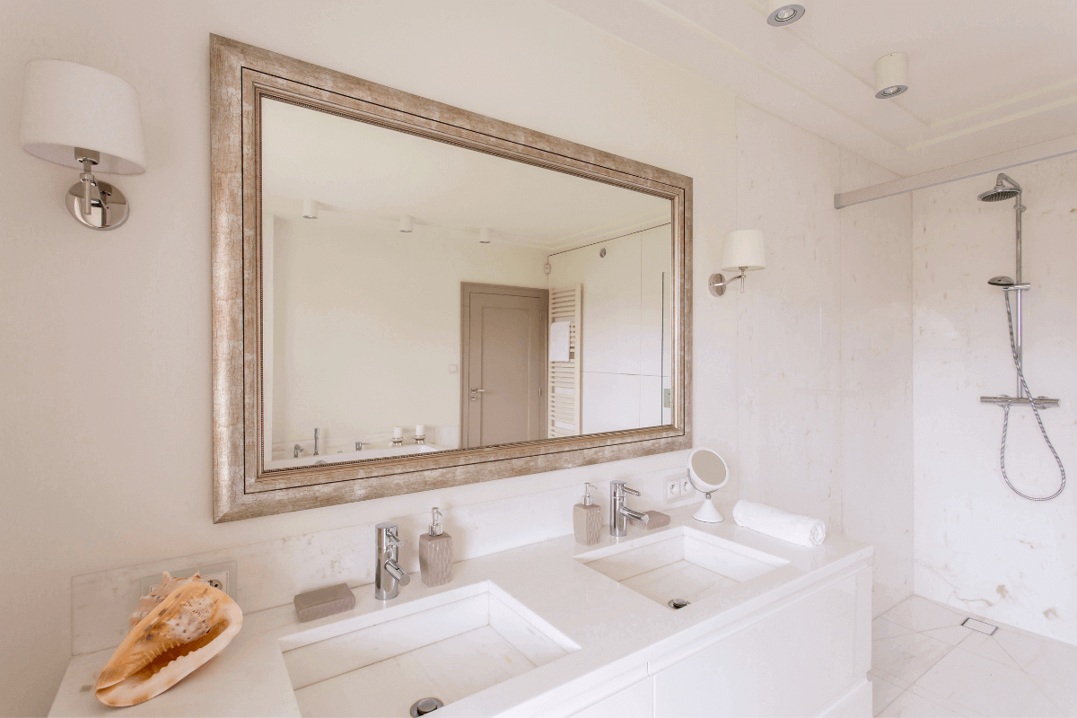 round mirror