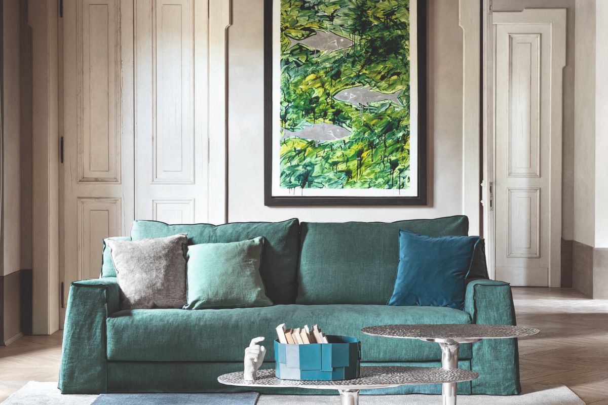 Ideas and tricks for matching sofa colour to furniture