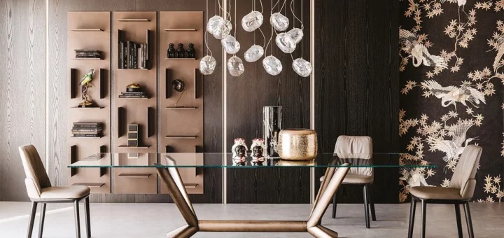 Tavolo Planer di Cattelan Italia in vetro con tre sedie imbottite e librerie a parete