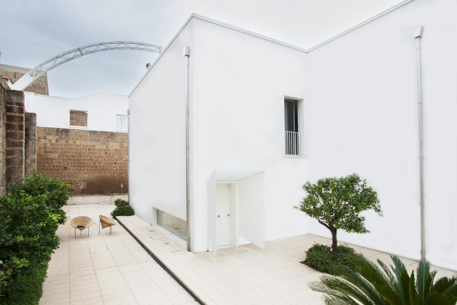 Keller Architettura, studio di architettura a Napoli: Villa Tarantino, ex canapificio ottocentesco in tufo giallo napoletano convertito in residenza