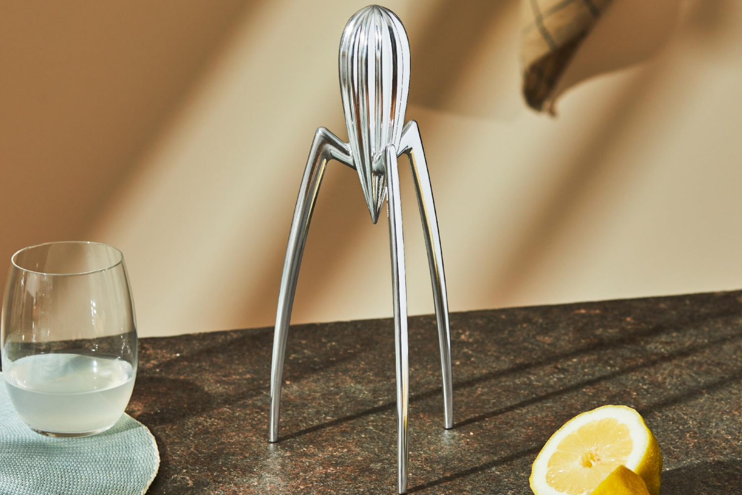 oggetti di design famosi iconici - Juicy Salif di Philippe Starck