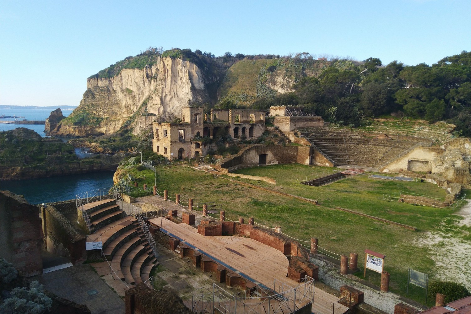 Warehouse’s Project, società di ingegneria e architettura a Napoli: Parco Archeologico Ambientale del Pausilypon a Posillipo, tra falesie di tufo e Golfo di Napoli