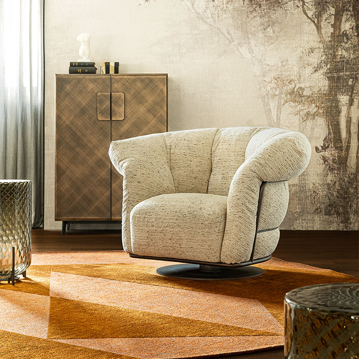 Poltrona girevole Margaret Turn di Cattelan Italia, con struttura tubolare in metallo e imbottitura avvolgente