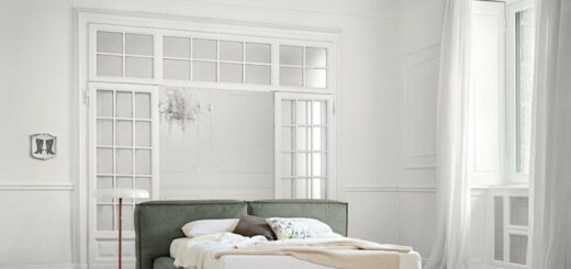 Letto Fluff di Bonaldo con testiera imbottita in misto piuma